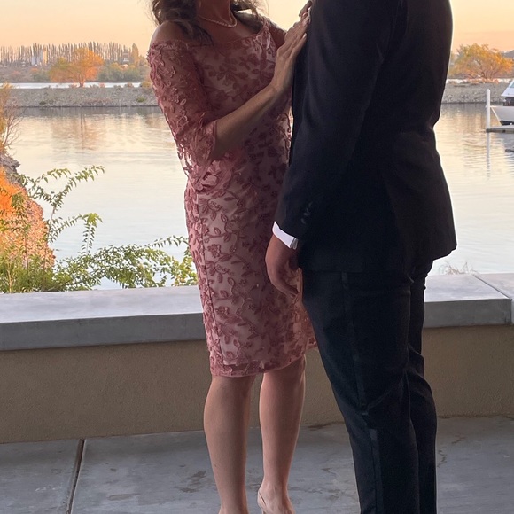 Adrianna Papell. Off-shoulder. Soft Rose pink. Size 6. Like new - Picture 2 of 9